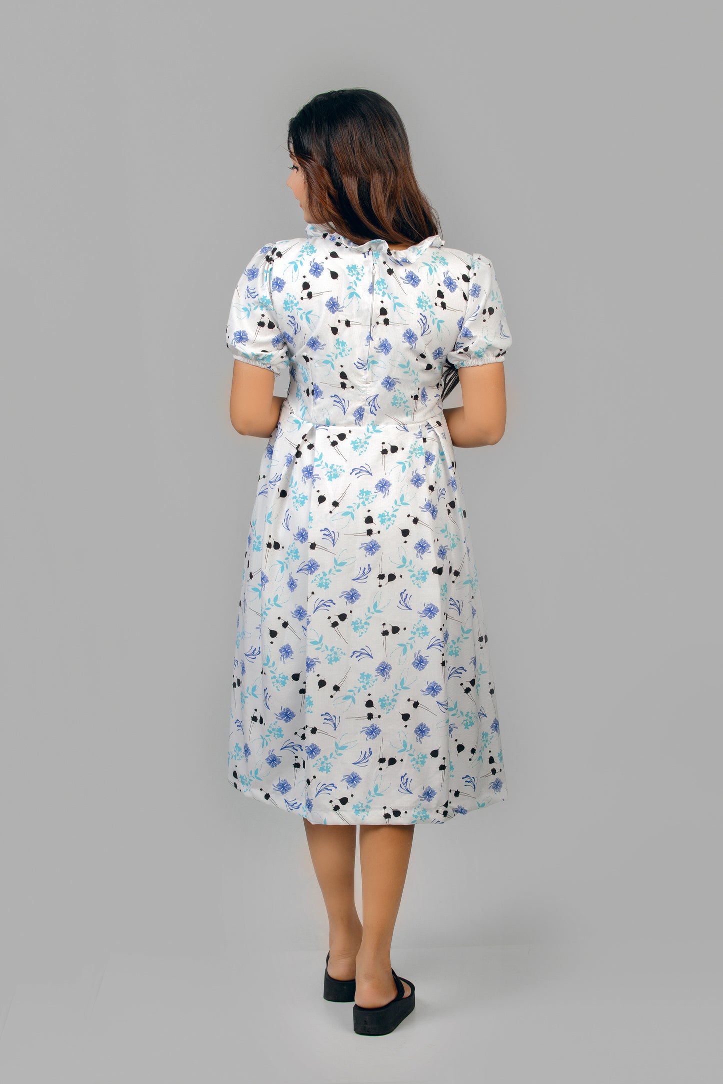Ocean Accent Floral Lase Tie Neck Midi Dress